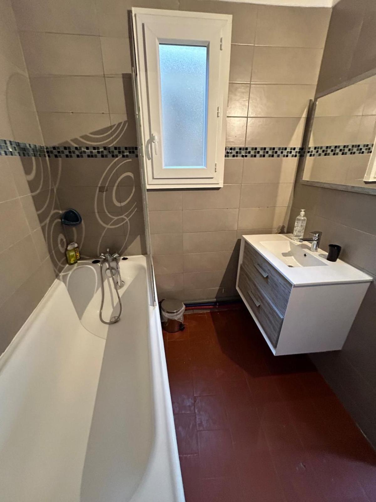 Grand Appartement De 100M2 -Allee Paul Riquet Beziers - 4Chambres - Wifi- Tv Connectee المظهر الخارجي الصورة